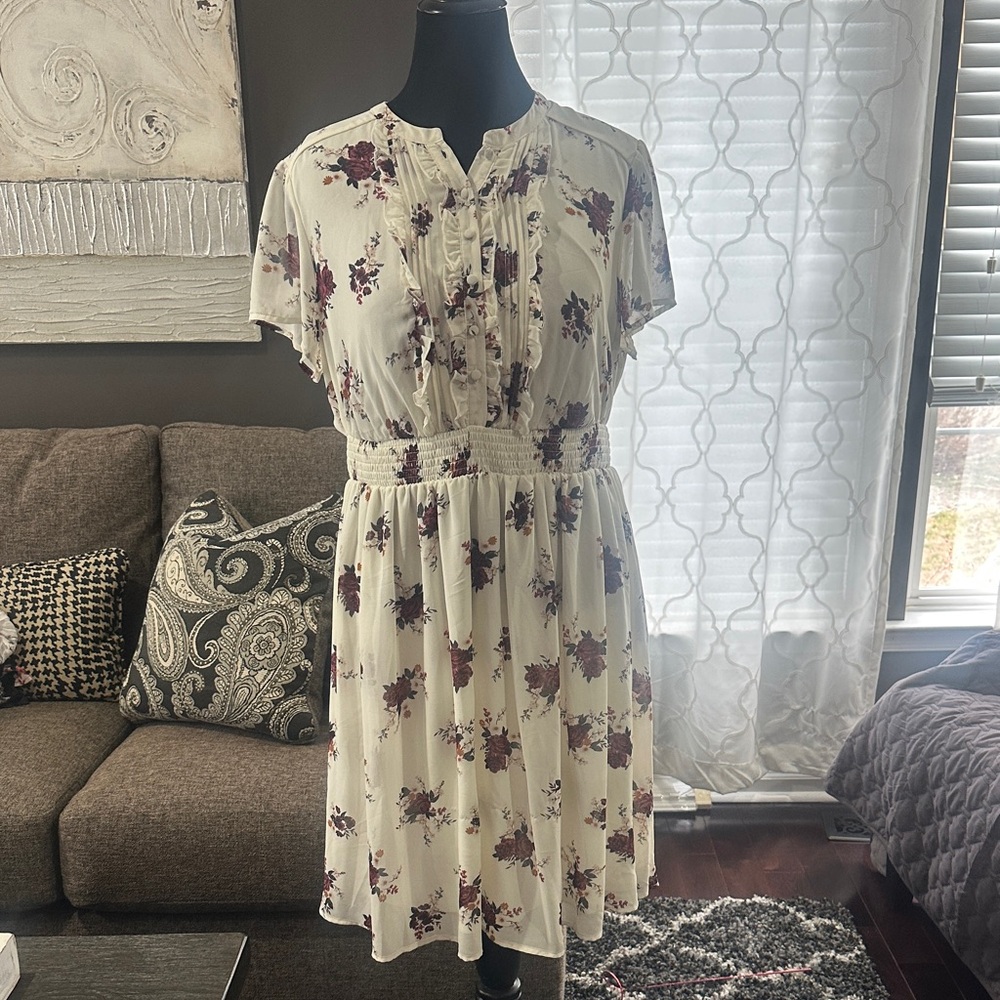 Torrid. 1 Cream Floral Short Sleeve Smocked Waist Dress